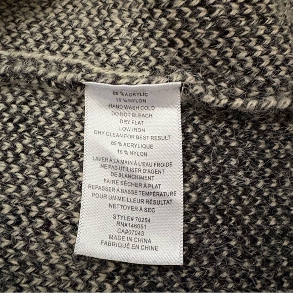 Monteau Black and White Checkered Sweater - Picture 8 of 9